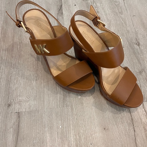 Michael Kors Jet set platforms - Picture 10 of 10